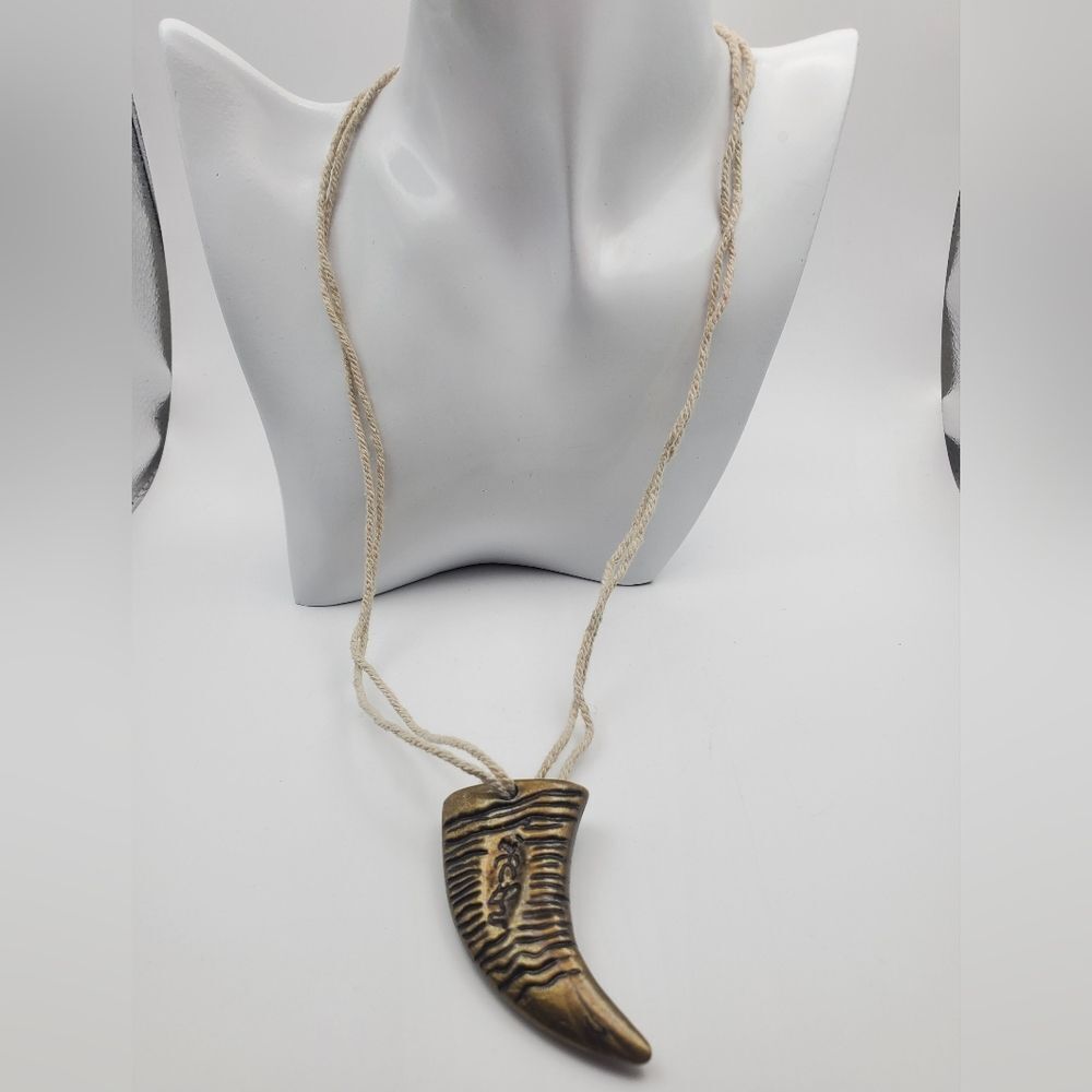The mystics good luck charm dragon warriors tooth necklace N0235